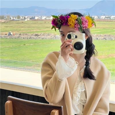 钱不够用 海报
